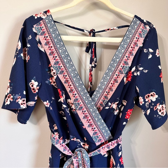 NWT Miami Francesca's Blue Floral V Neck Open Back Short Sleeve Romper Medium - Picture 2 of 10